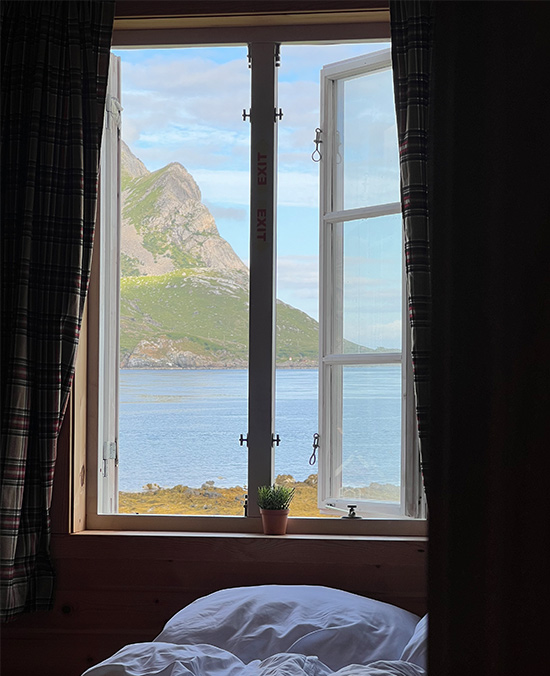 Blick aus dem Fenster auf den Lofoten